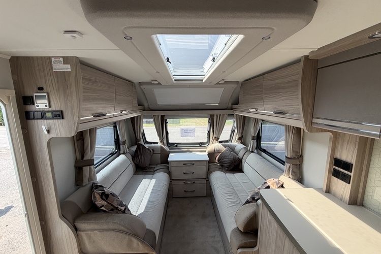 Elddis Crusader Zephyr