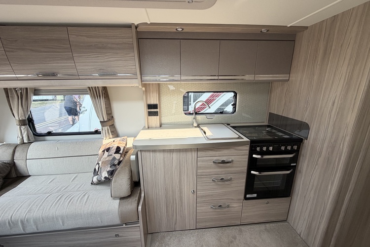 Elddis Crusader Zephyr