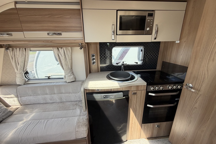 Swift Corniche  194 Al