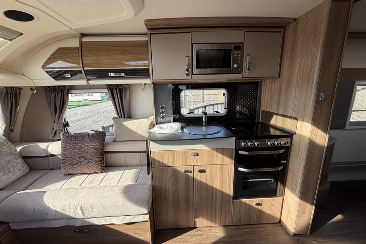 Swift Elegance 845 Grande